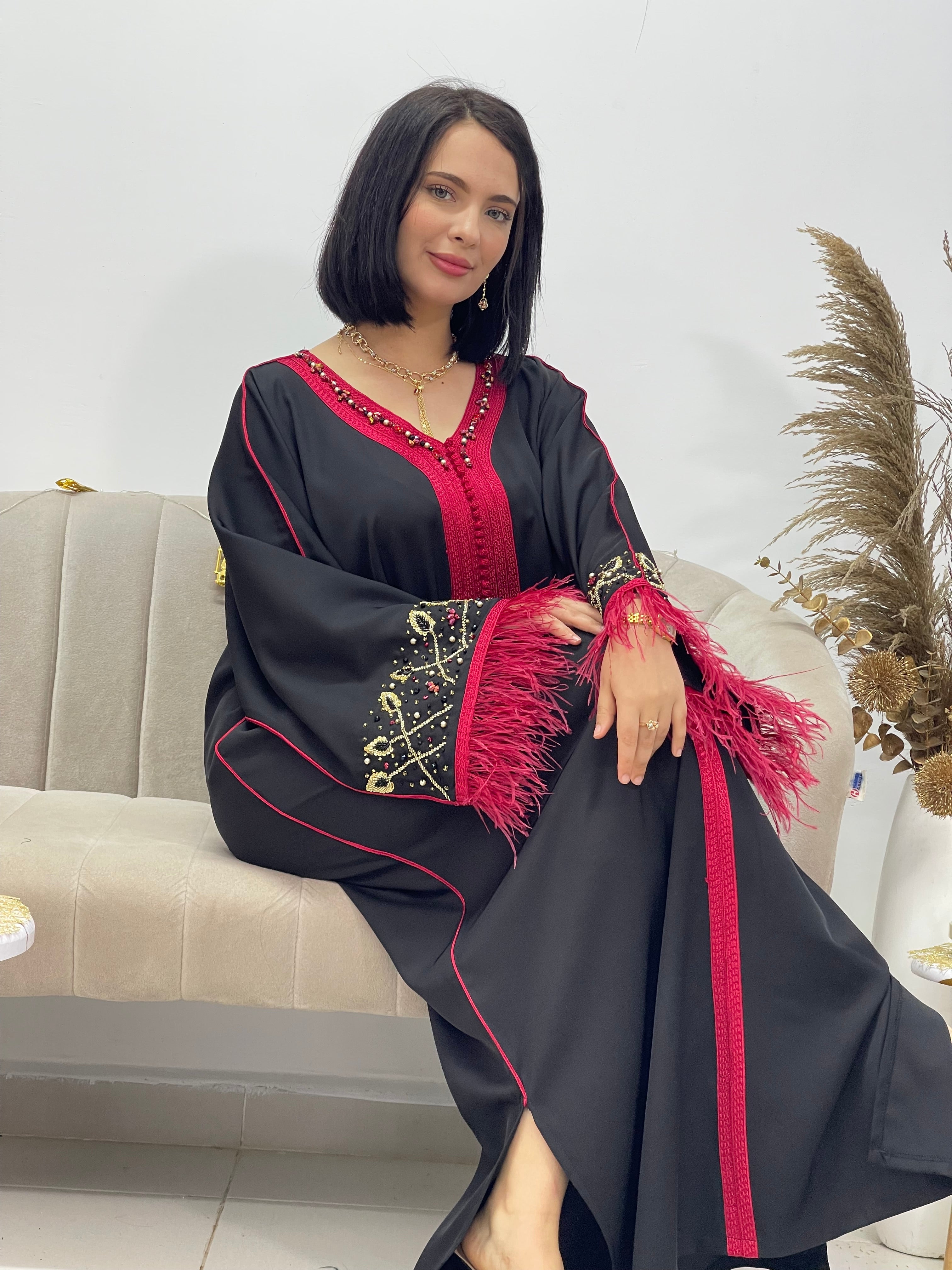 عباية أنيقة بالريش – MAISON LOUIZA |